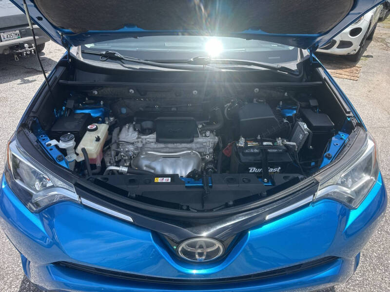 2018 Toyota RAV4 LE photo 13