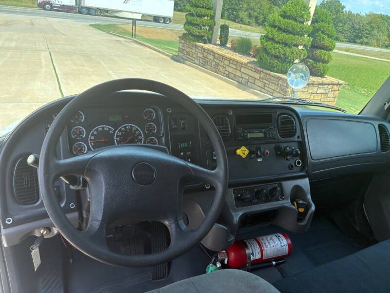 2007 Freightliner M2 106