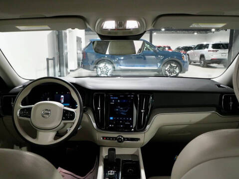 2023 Volvo S60 B5 Plus Dark Theme