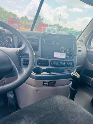 2015 Freightliner Cascadia Day Cab