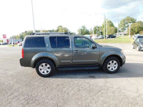 2005 Nissan Pathfinder LE