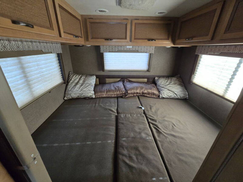 2017 Ford E-Series E-450 SD