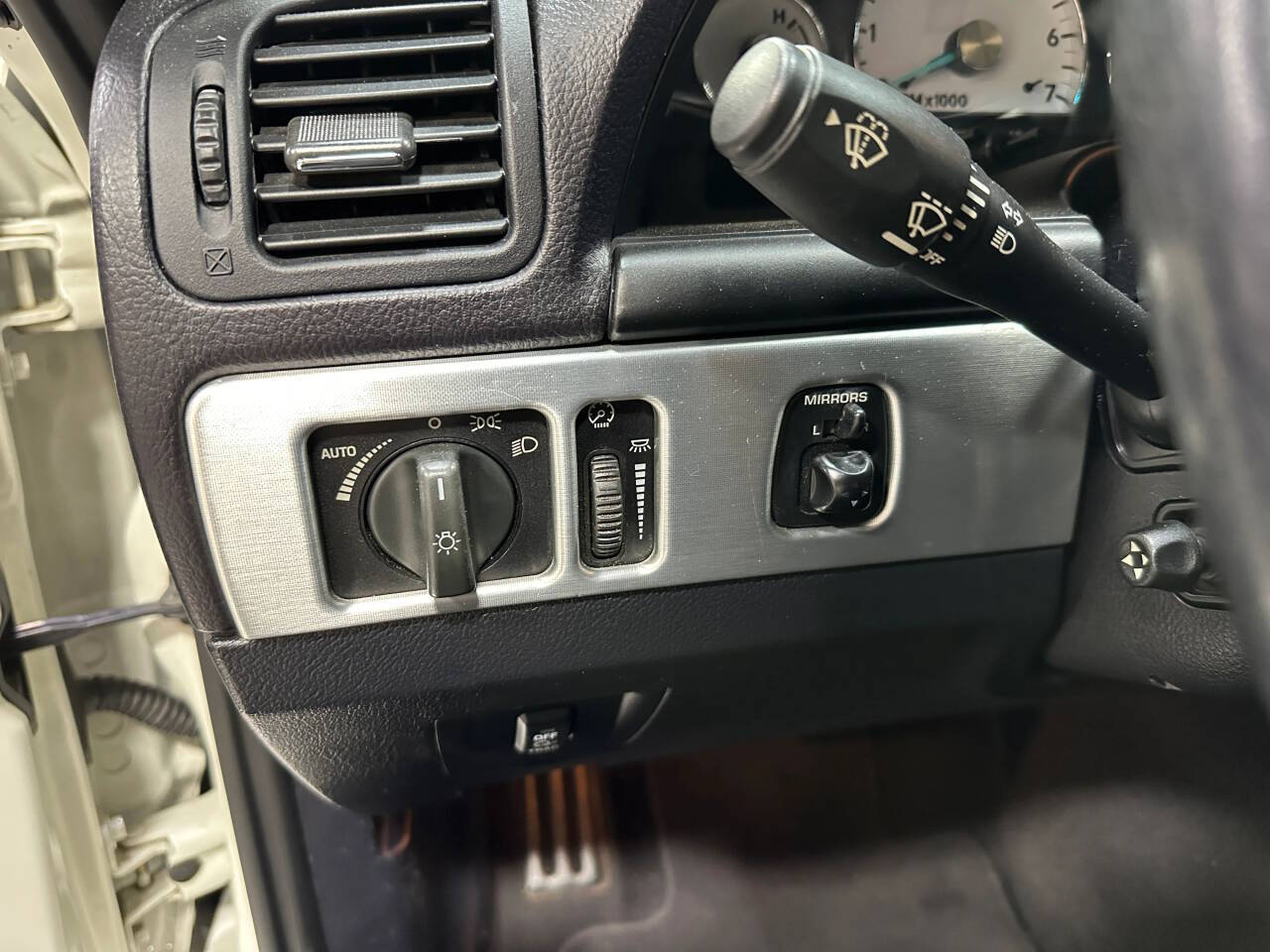 2003 Ford Thunderbird 36