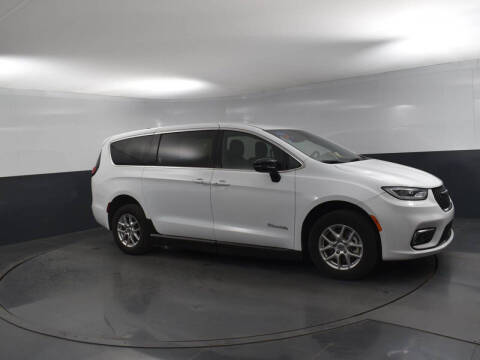 2024 Chrysler Pacifica Touring