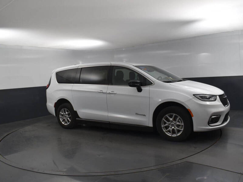 2024 Chrysler Pacifica Touring