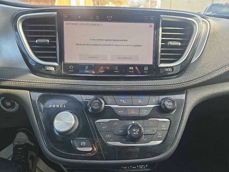 2024 Chrysler Pacifica Touring