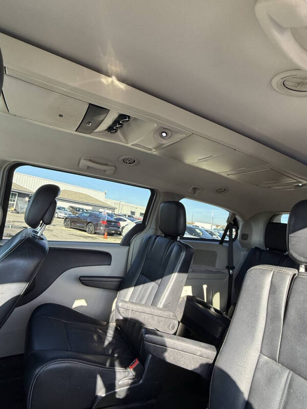 2014 Chrysler Town and Country Touring