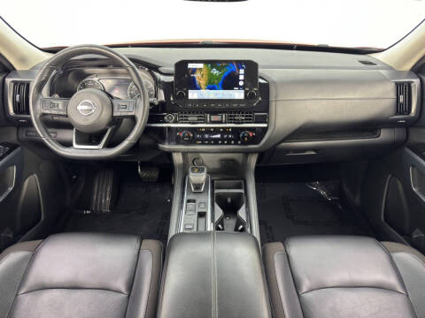 2022 Nissan Pathfinder SL