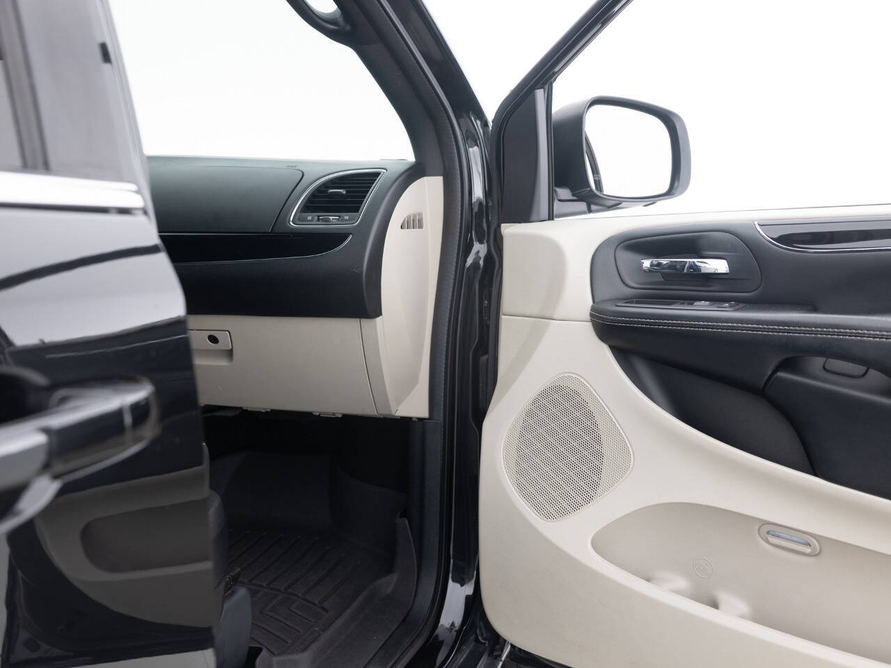Used Car 2020 Dodge Grand Caravan  Sxt 4dr Mini Van For Sale Under $12,000 In Coal City, Illinois