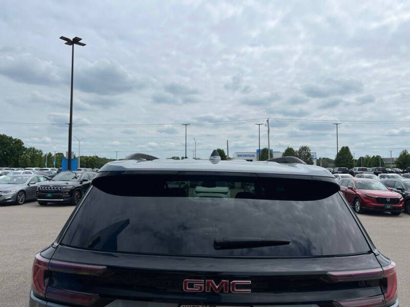2024 GMC Acadia Elevation