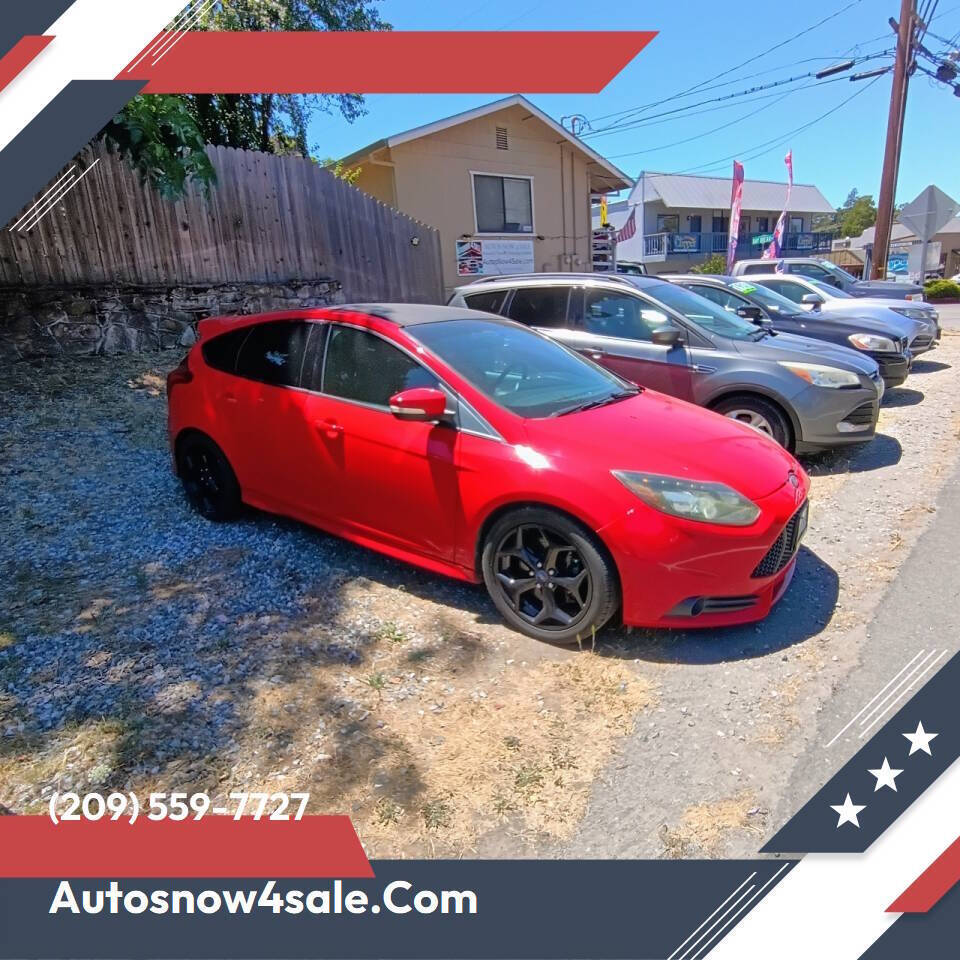 Race Red 2014 Ford Focus Hatchback Front-Wheel Drive 6-Speed Manual