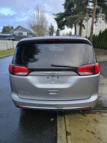 2017 Chrysler Pacifica Touring-L