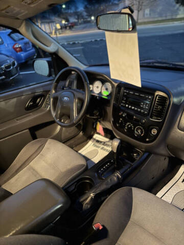 2005 Ford Escape XLS