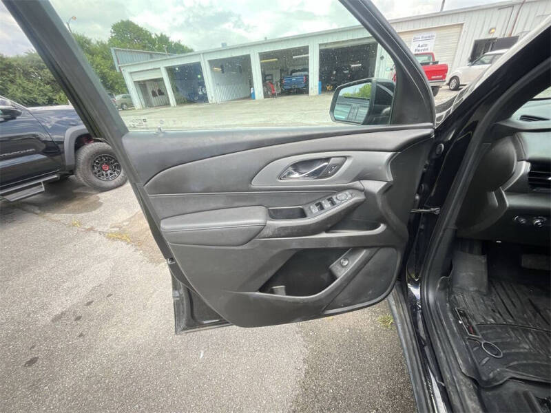 2022 Chevrolet Traverse LT Cloth