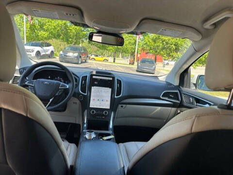 2022 Ford Edge Titanium