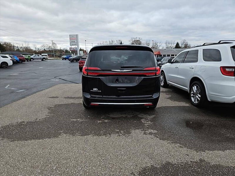 2024 Chrysler Pacifica Touring L