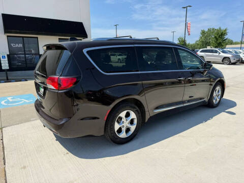 2017 Chrysler Pacifica Touring-L Plus
