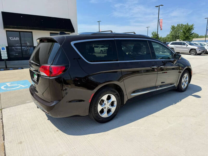 2017 Chrysler Pacifica Touring-L Plus