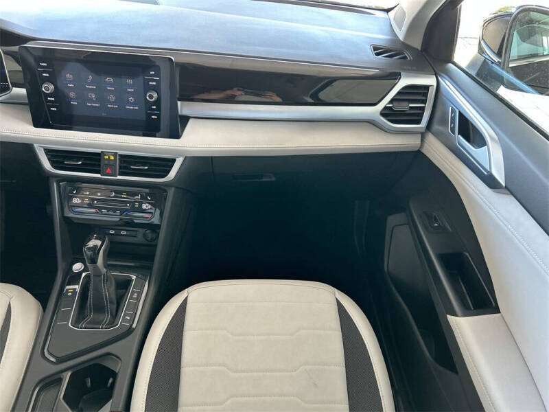 2025 Volkswagen Taos SE