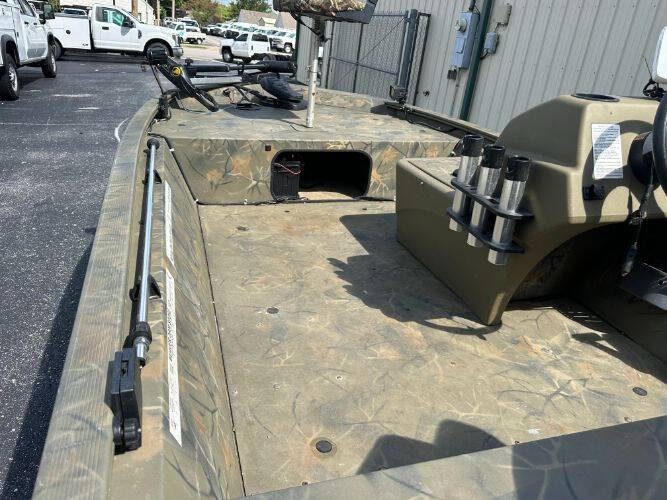 2017 Tracker Grizzly