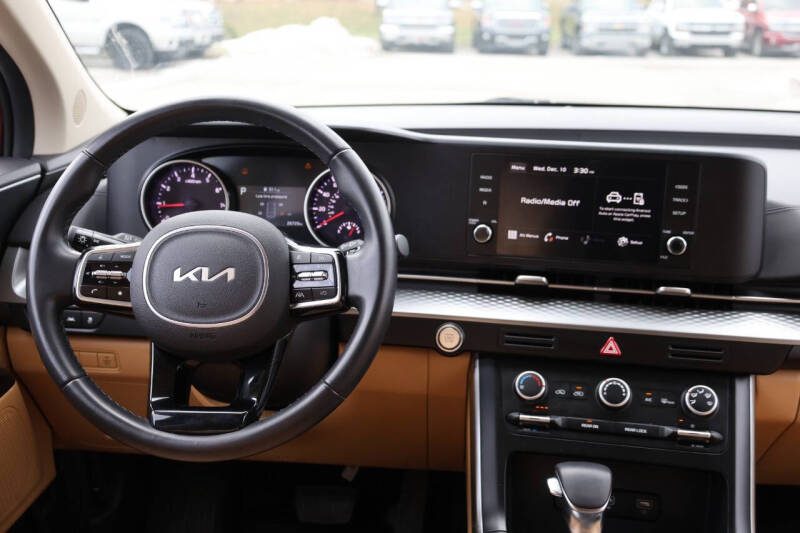 2022 Kia Carnival LX