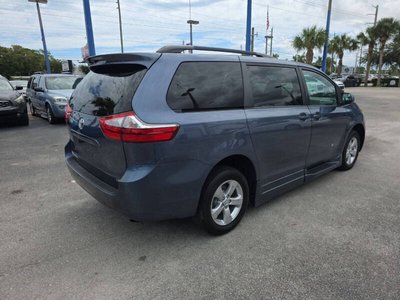 2015 Toyota Sienna LE 8-Passenger