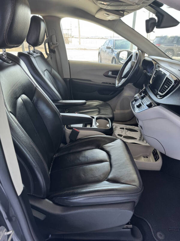 2017 Chrysler Pacifica Touring-L