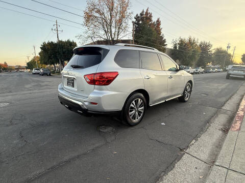 2018 Nissan Pathfinder SV