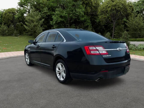 2016 Ford Taurus SE