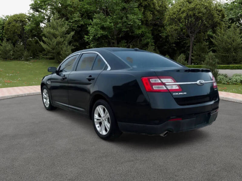 2016 Ford Taurus SE