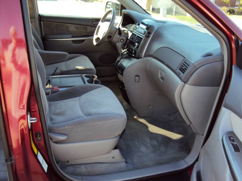 2008 Toyota Sienna LE photo 19