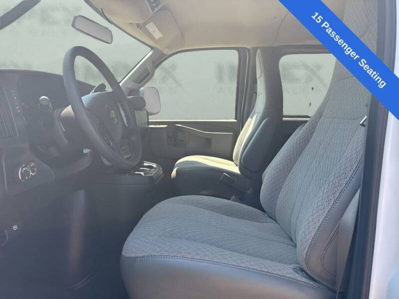 2025 Chevrolet Express LS 3500