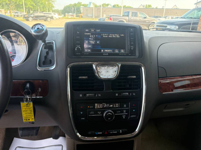 2016 Chrysler Town and Country Touring