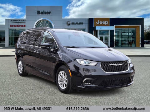 2022 Chrysler Pacifica for sale at Betten Baker Chrysler Dodge Jeep Ram in Lowell MI