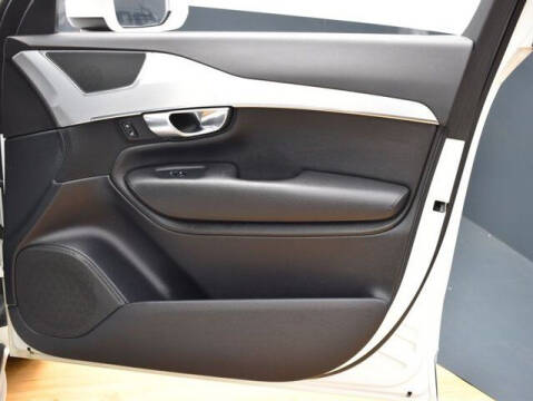 2017 Volvo XC90 T5 Momentum