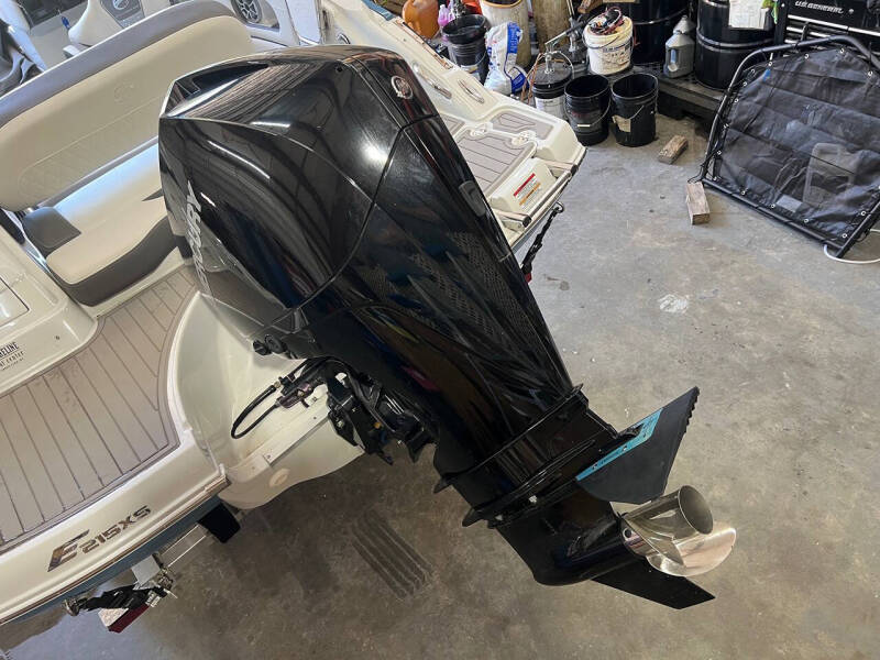 2022 Crownline E215 XS