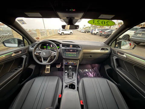 2023 Volkswagen Tiguan SE R-Line Black