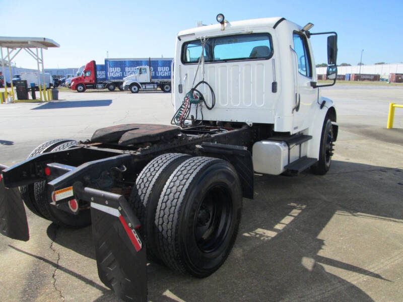 2005 Freightliner Business class M2