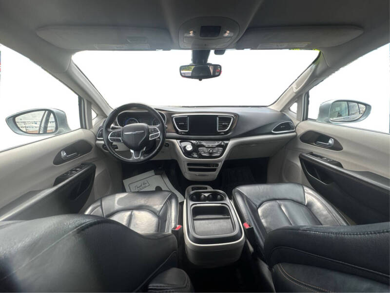 2017 Chrysler Pacifica Touring-L