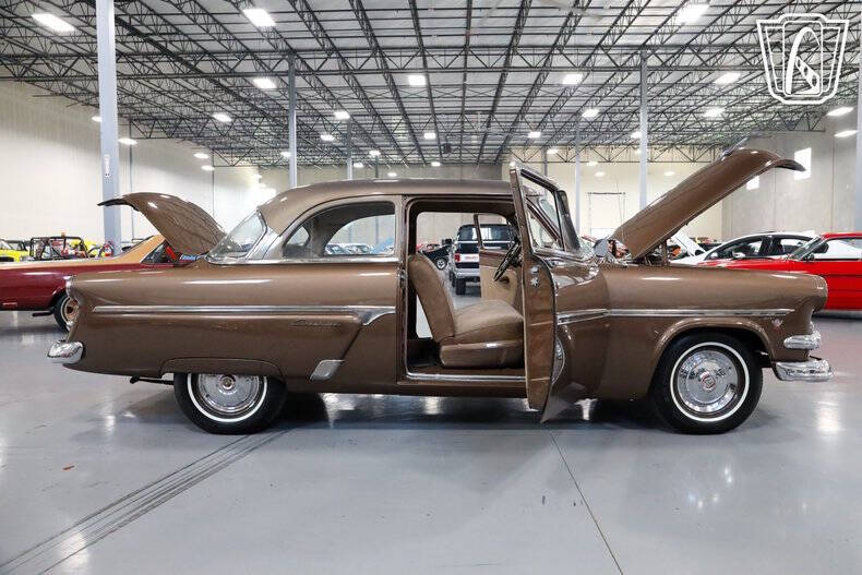 1954 Ford Crestline