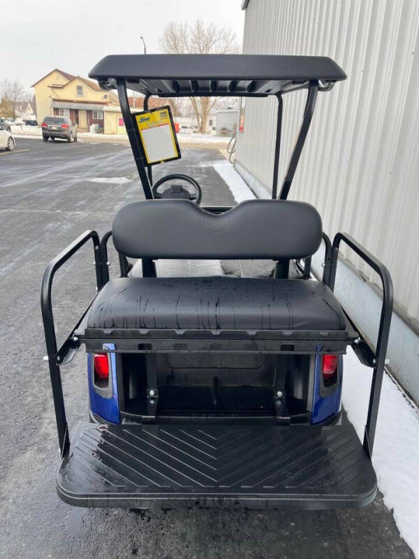 2023 E-Z-GO RXV