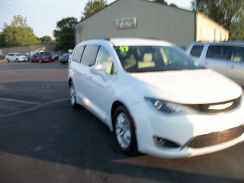 2017 Chrysler Pacifica Touring-L