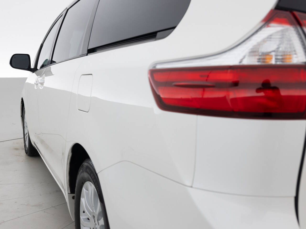 Used Car 2017 Toyota Sienna  Xle Premium 8 Passenger 4dr Mini Van For Sale Under $20,000 In Coal City, Illinois