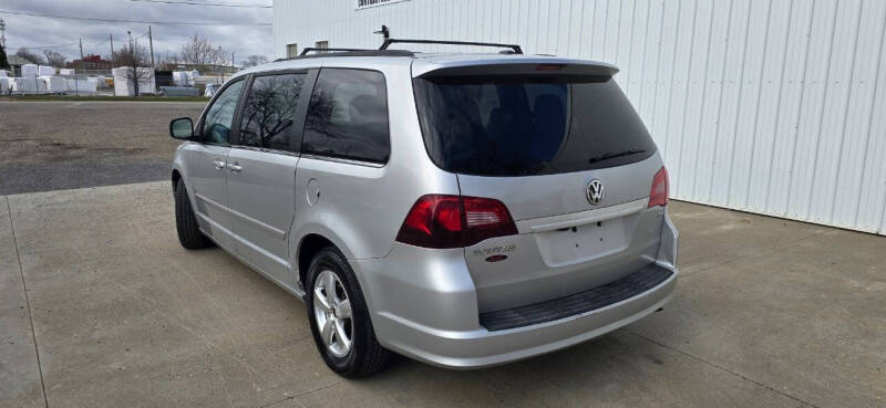 2011 Volkswagen Routan SE