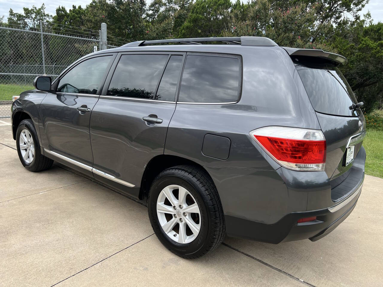 Used Car 2013 Toyota Highlander  Plus 4dr Suv (2.7l L4) For Sale Under $12,000 In Austin, Texas