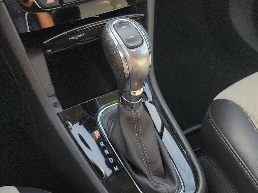 White 2020 Buick Encore Preferred Preferred 4dr Crossover 30