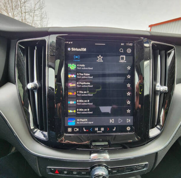 2025 Volvo XC60 B5 Core Dark Theme