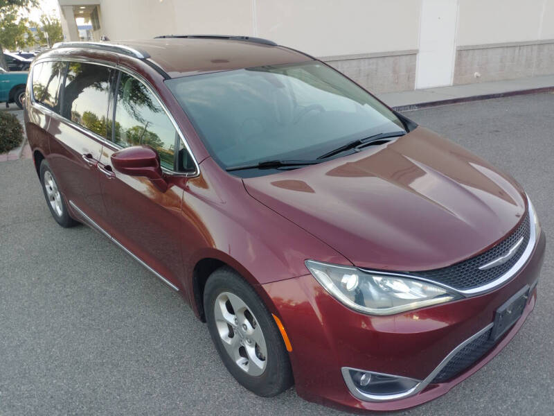 2017 Chrysler Pacifica Touring-L Plus
