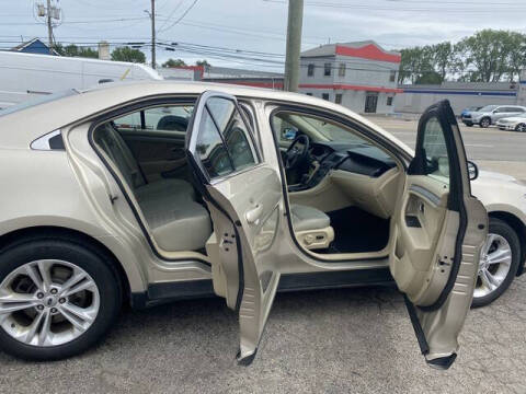 2018 Ford Taurus SE