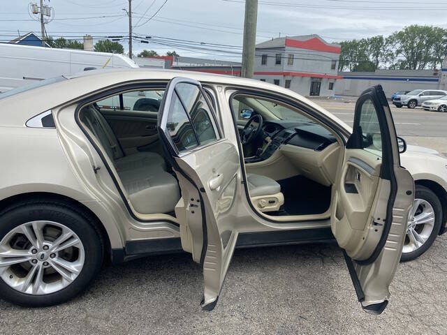 2018 Ford Taurus SE